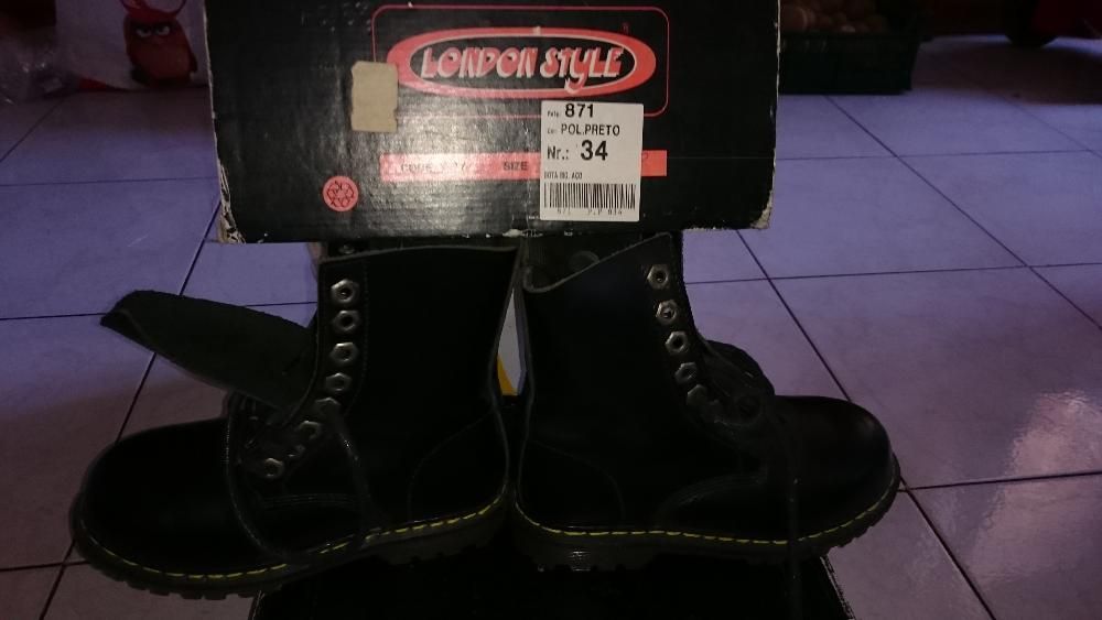 Botas Biqueira Aço Novas Nunca Usadas Novas Numero 34 Tipo DR. MARTENS