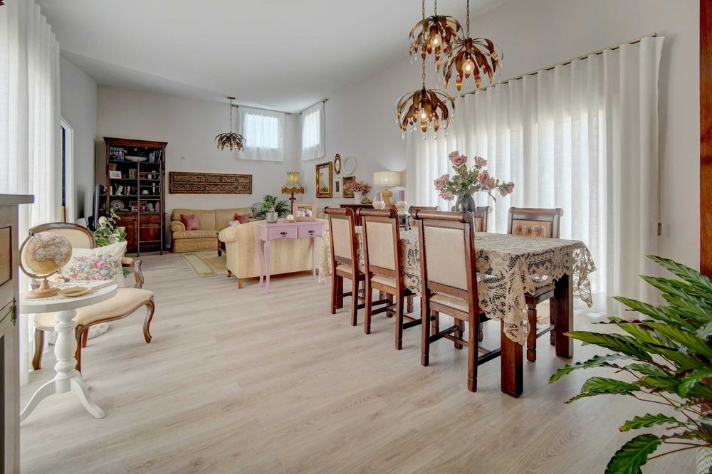 Moradia térrea T3, com jardim interior no centro de Pero Pinheiro