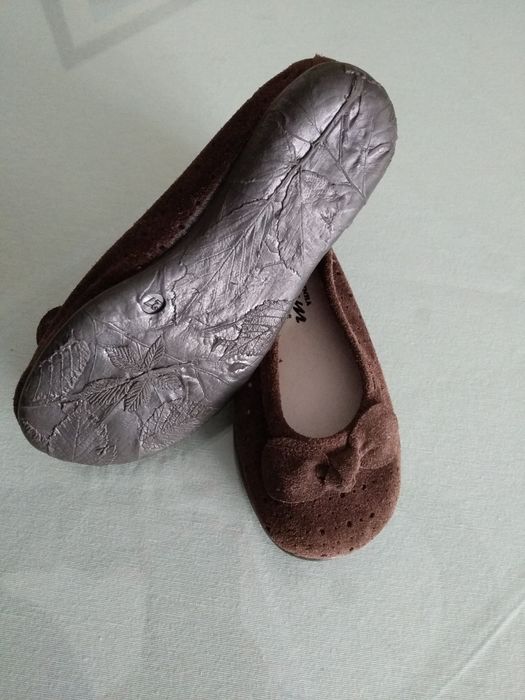 Novo - Sapato/Sabrina em camurça castanha, nunca usado.