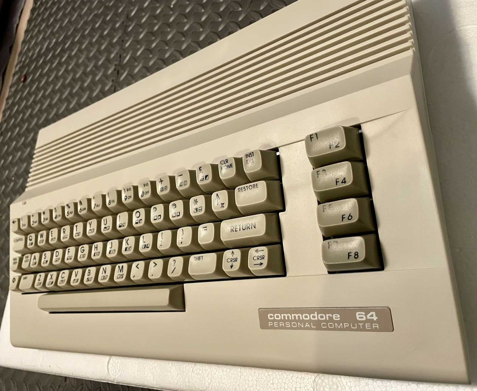 Commodore C64 MK2 wersja 2 - Fabrycznie nowy!