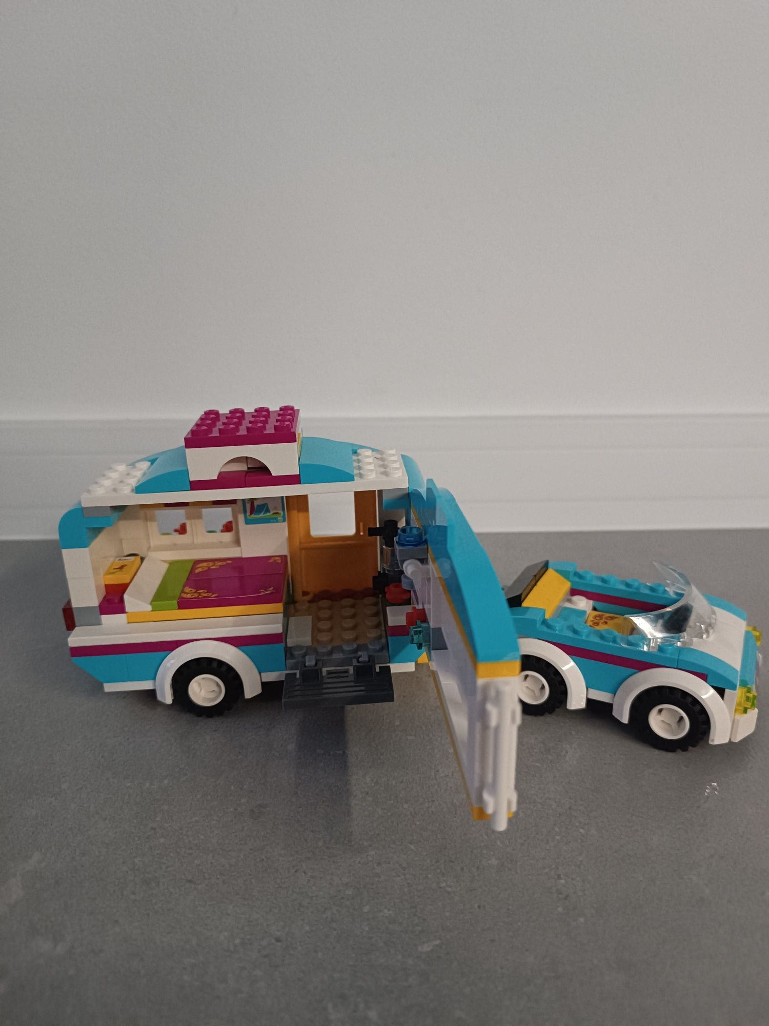 Klocki LEGO friends auto z przyczepą