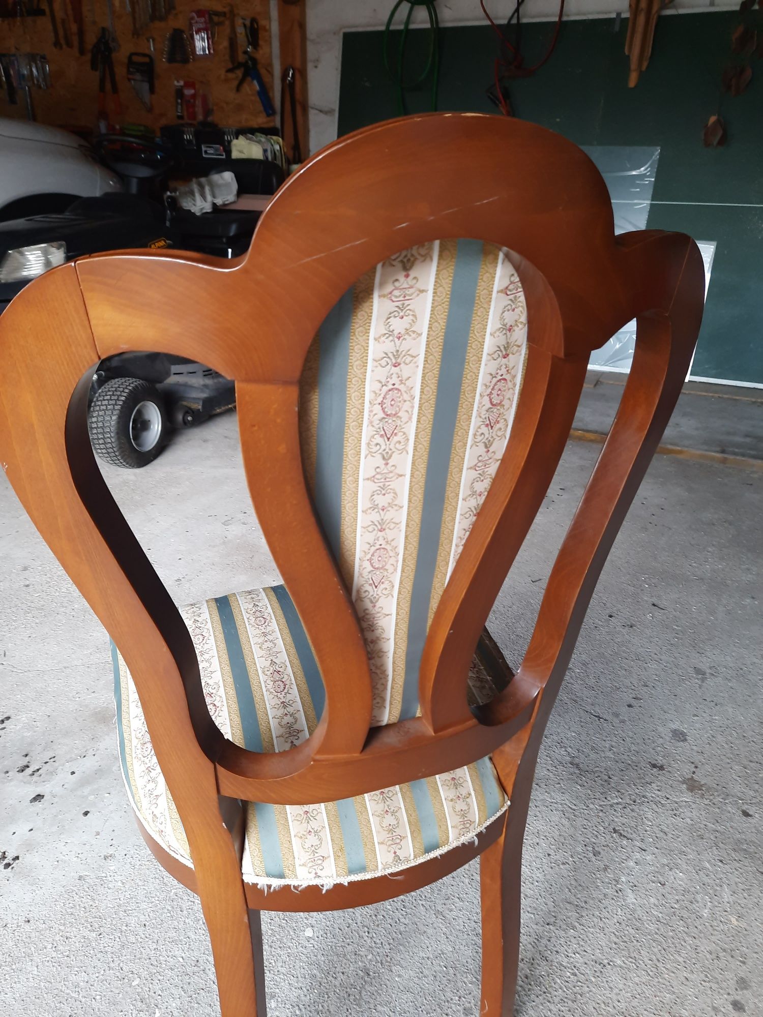 Komplet krzeseł z drewna