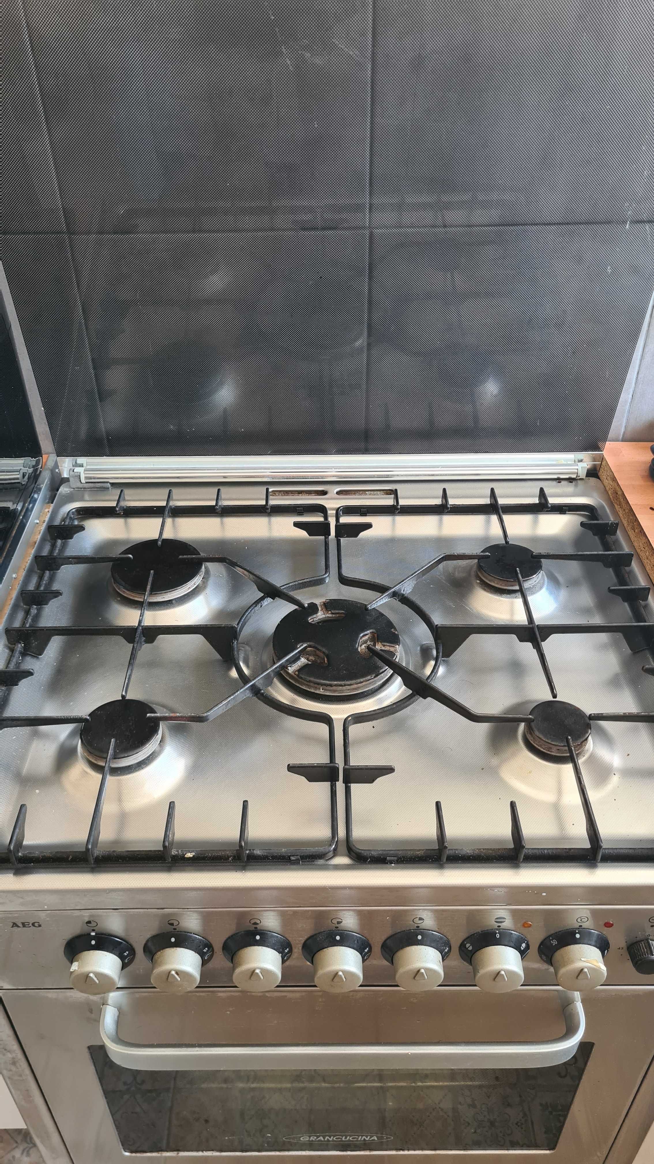 Fogao a Gás com forno elétrico AEG...digno de um Chef!