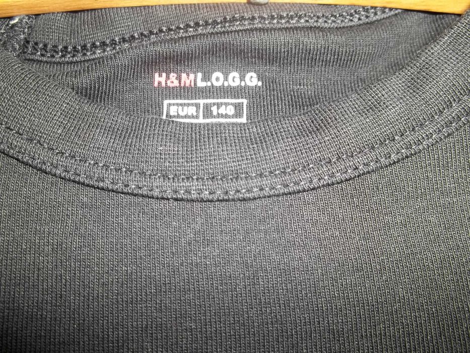 H&M bluzka sportowa czarna bezrękawnik rozmiar 140 na ubraniu