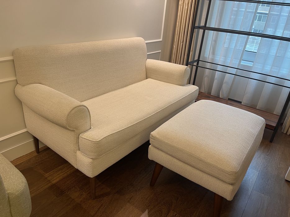 Sofa 2 lugares com apoio de pés