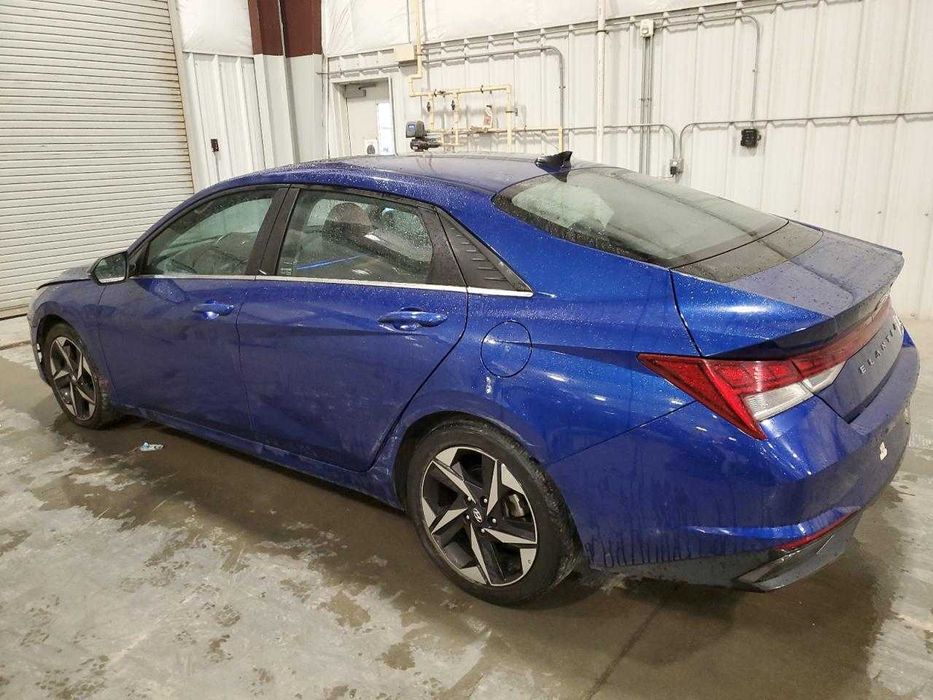 Hyundai Elantra Limited 2021 .