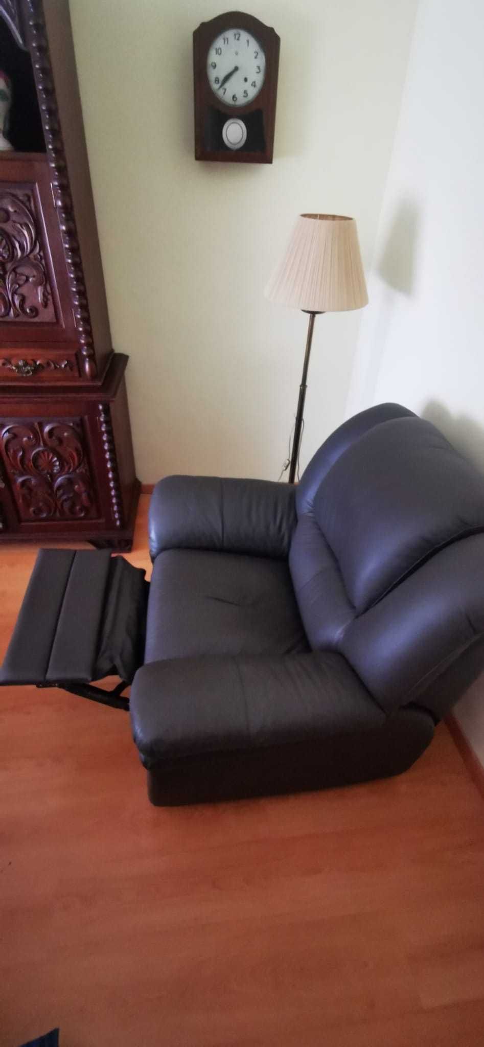 Sofá em Pele  Extensível Muito Bem Estimado NEGOCIÁVEL