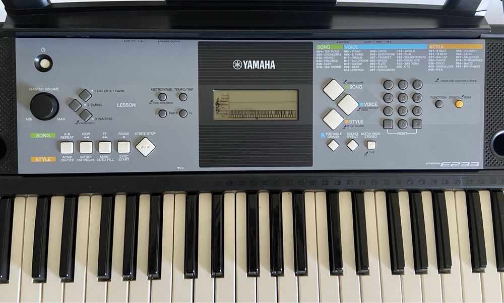 Teclado YAMAHA PSR-E233