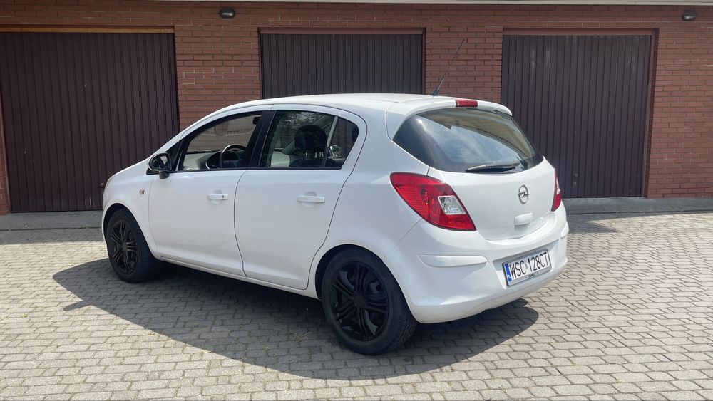 Opel Corsa D LIFT 1.4b 5 drzwi klima 3 lata wlasciciel