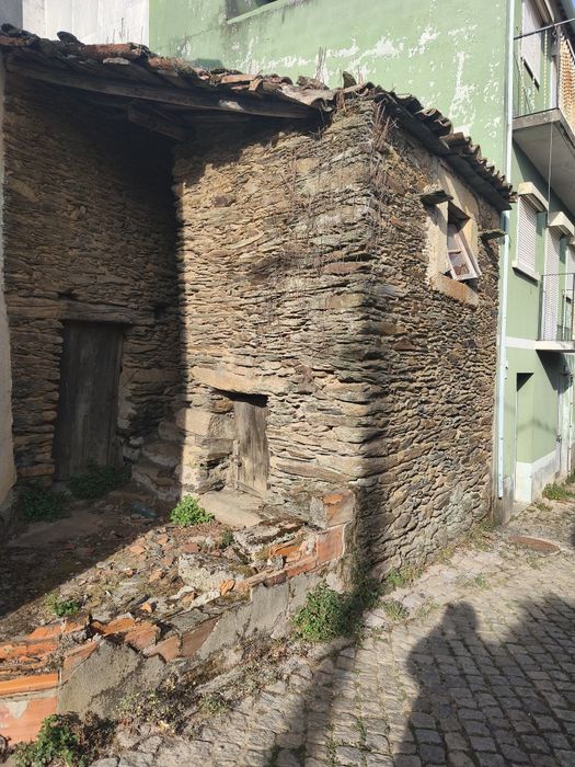 Casa em ruínas a venda