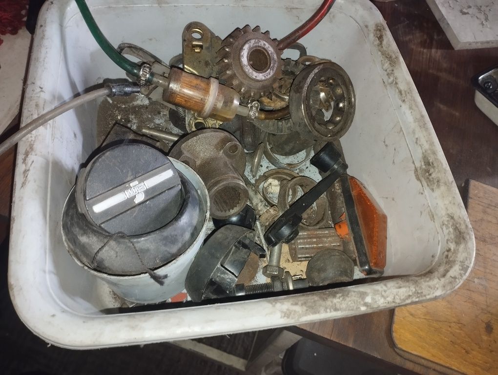 Fiat 126p części blacharskie,mechaniczne,elektr.-wyprzedaż garażowa