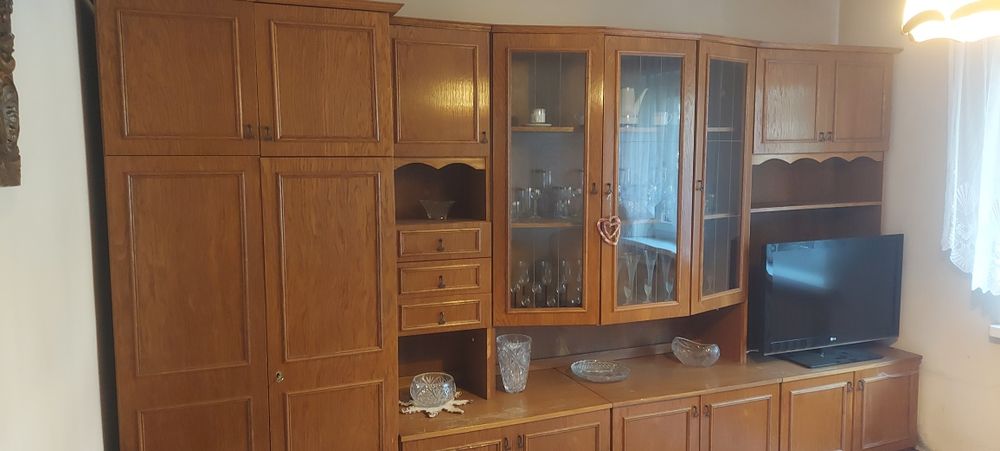 Sprzedam meblościankę debową.