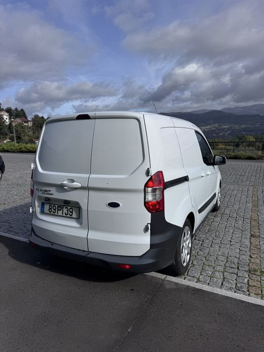 Ford transit courier