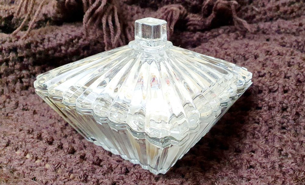 Efektowna świeca sojowa, zapach goździków z pomarańczą