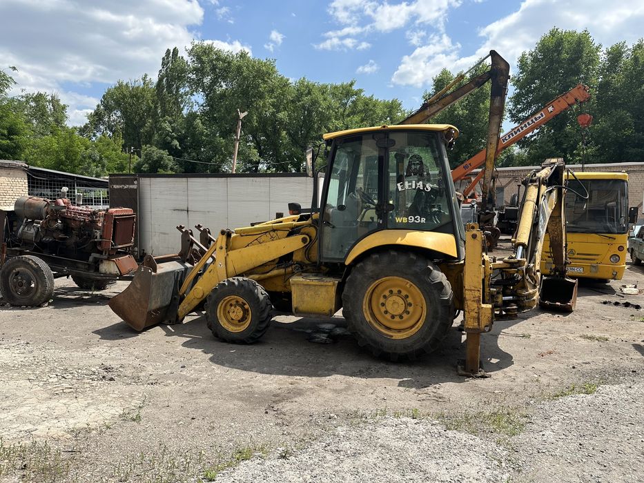 Продам єкскаватор komatsu wb 93