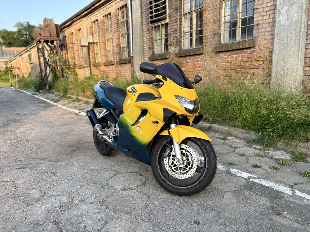 **Honda CBR 600 F4**