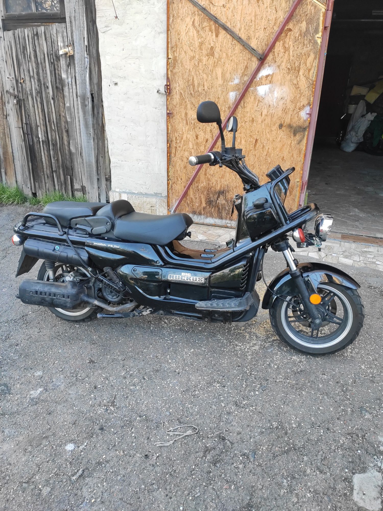 Продам скутер YIBEN 150