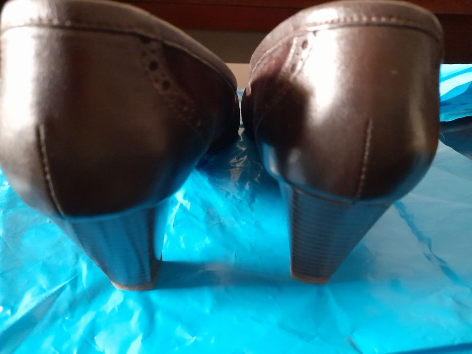 Sapatos de senhora n. 37