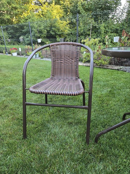 Stół z 2 krzesłami