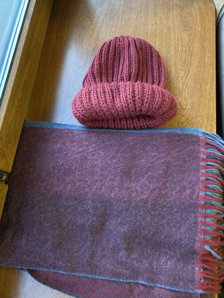 Зимняя шапка цвета бордо в'язана Шапка з підворотом зефірка