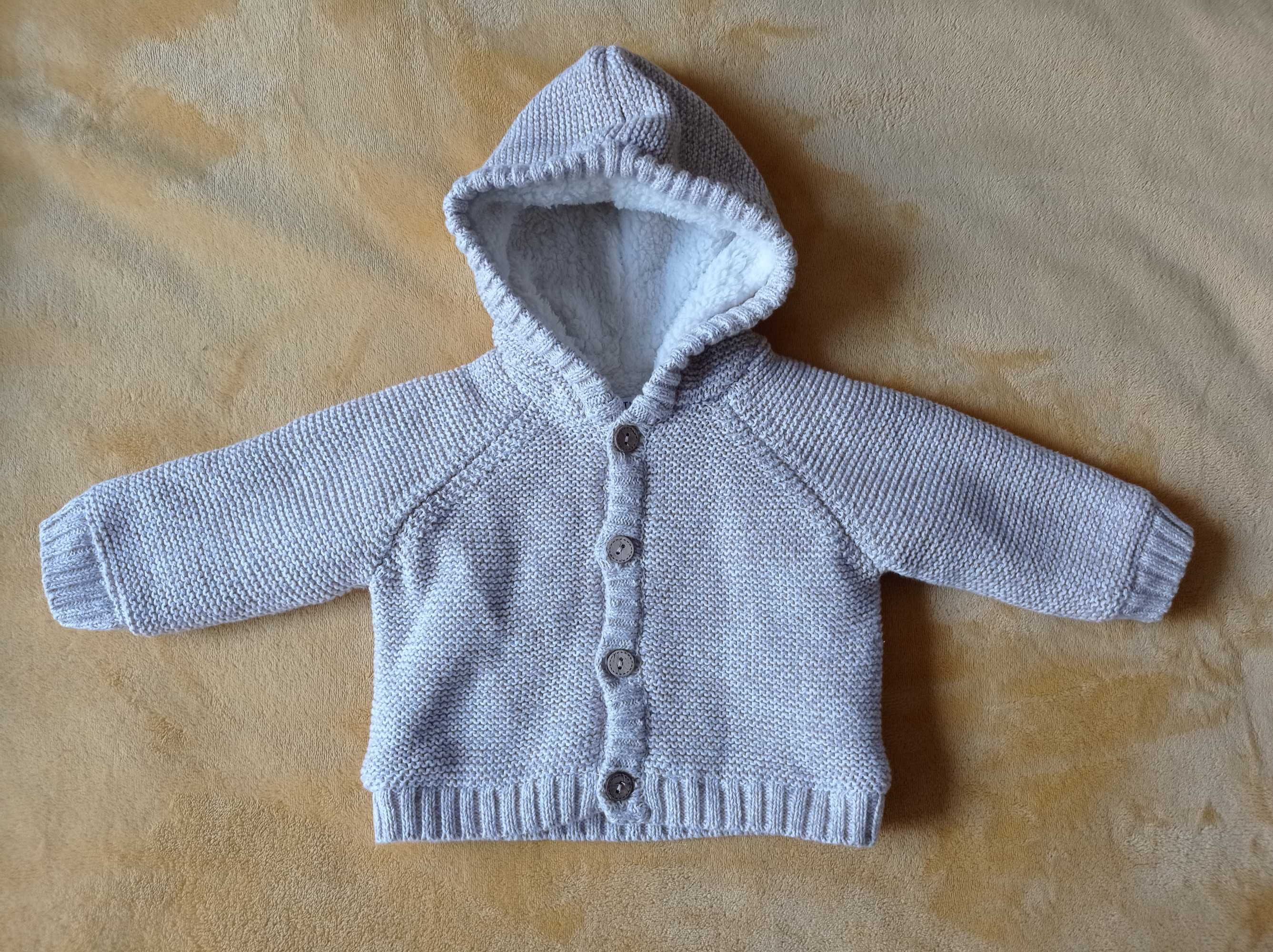 Sweter niemowlęcy z kapturem, beżowy, rozmiar 62/68 - stan idealny