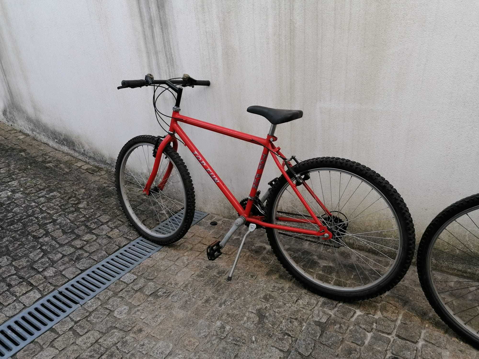 2 Bicicletas (vermelha e azul)