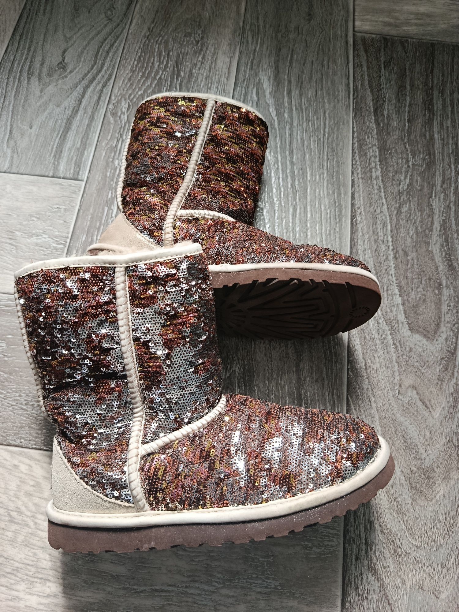 Золотисті UGG, уггі