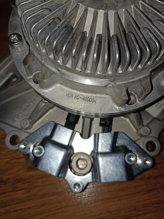 Помпа охлаждения двигателя MERCEDES ACTROS MP4 евро 6 A4712000401 ориг