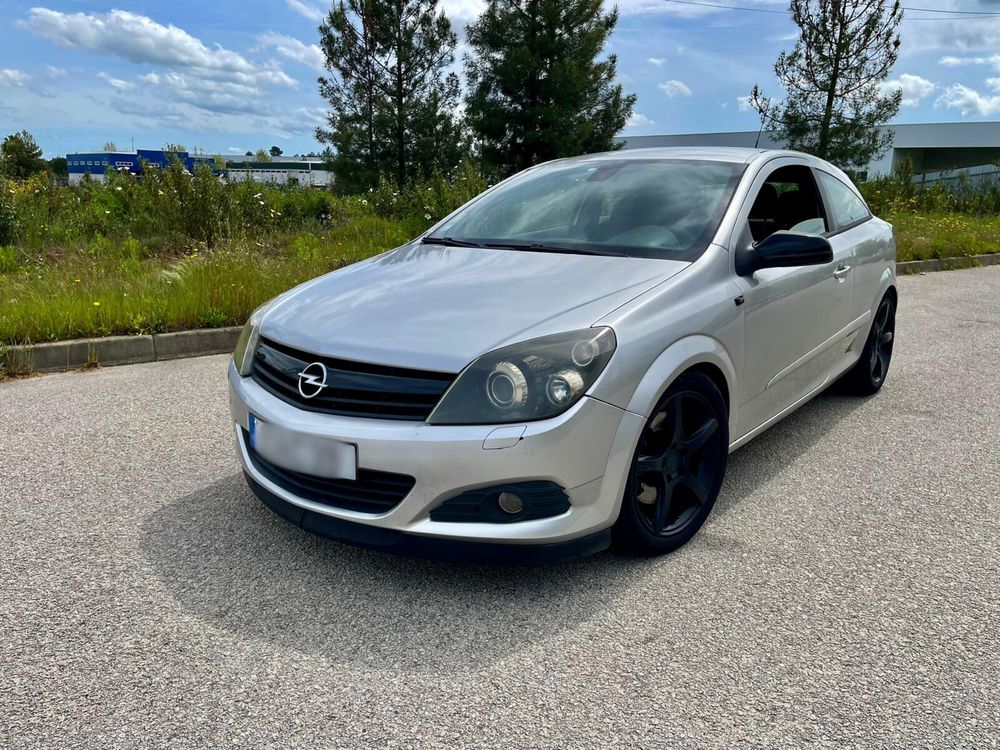 Opel Astra GTC 1.9 150cv - 5 Lugares