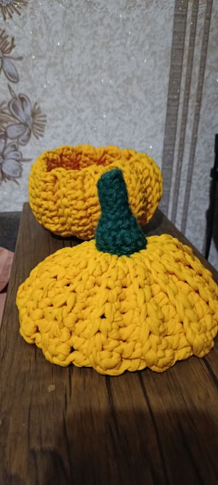 Вязаные изделия ручной работы.Шапки, пинетки , носки, варежки