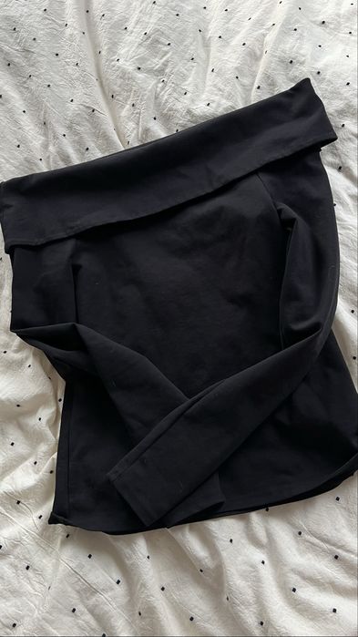 Чорна кофта від COS