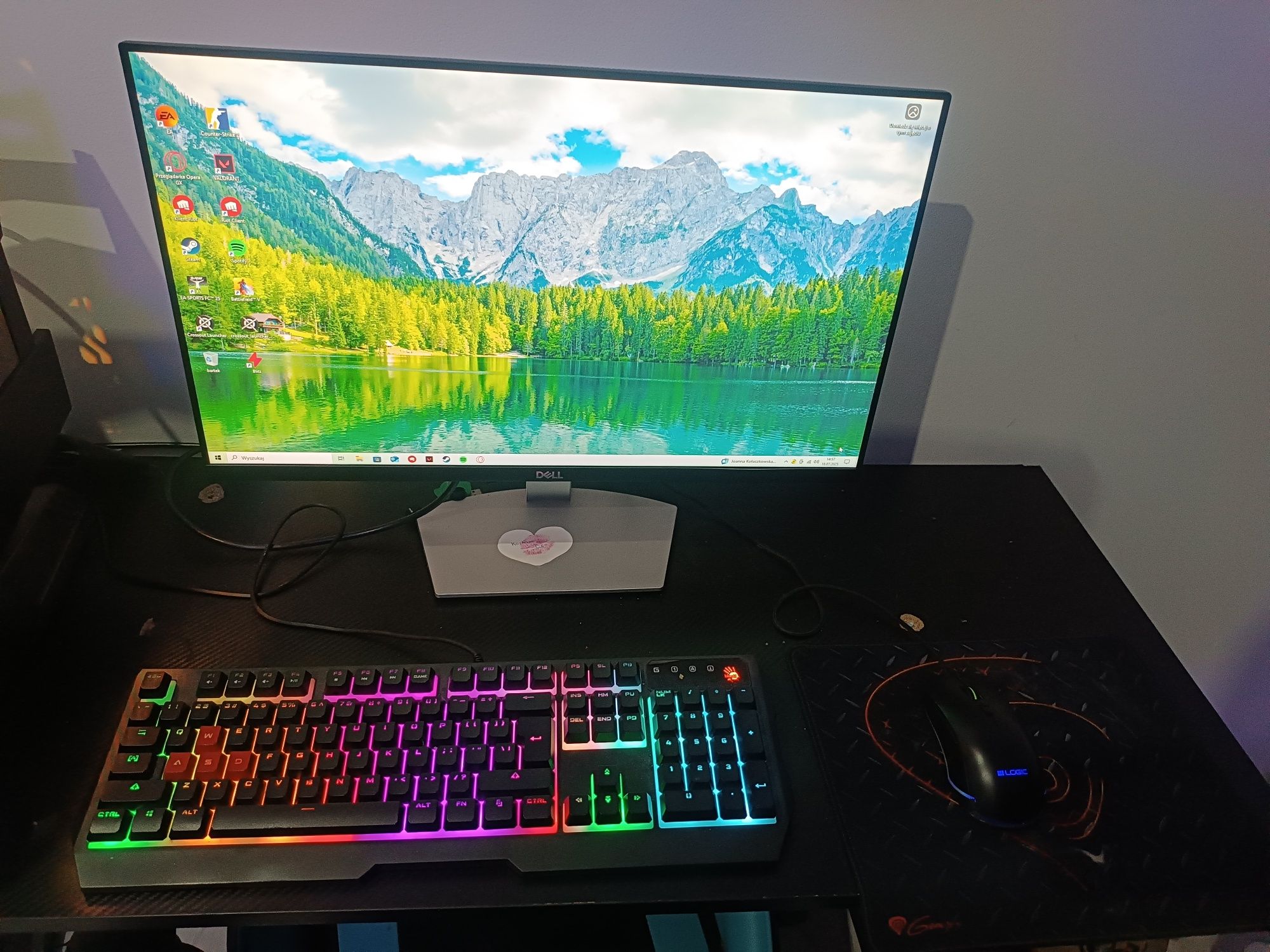 Komputer MSI + monitor, słuchawki, klawiatura, myszka