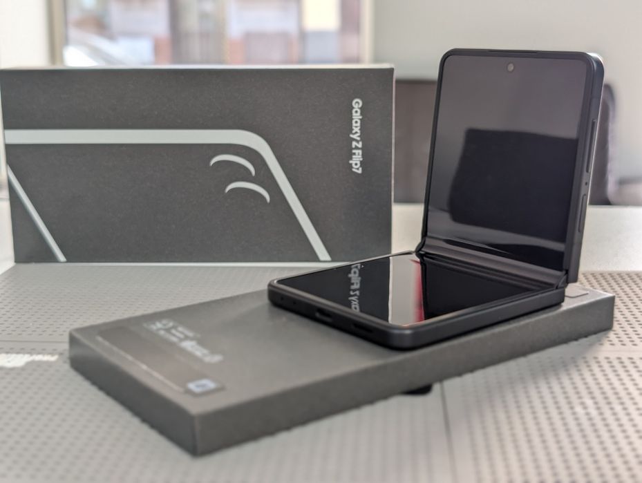 Samsung Galaxy Z Flip 7 – 256 GB/ jak nowy/gwarancja
