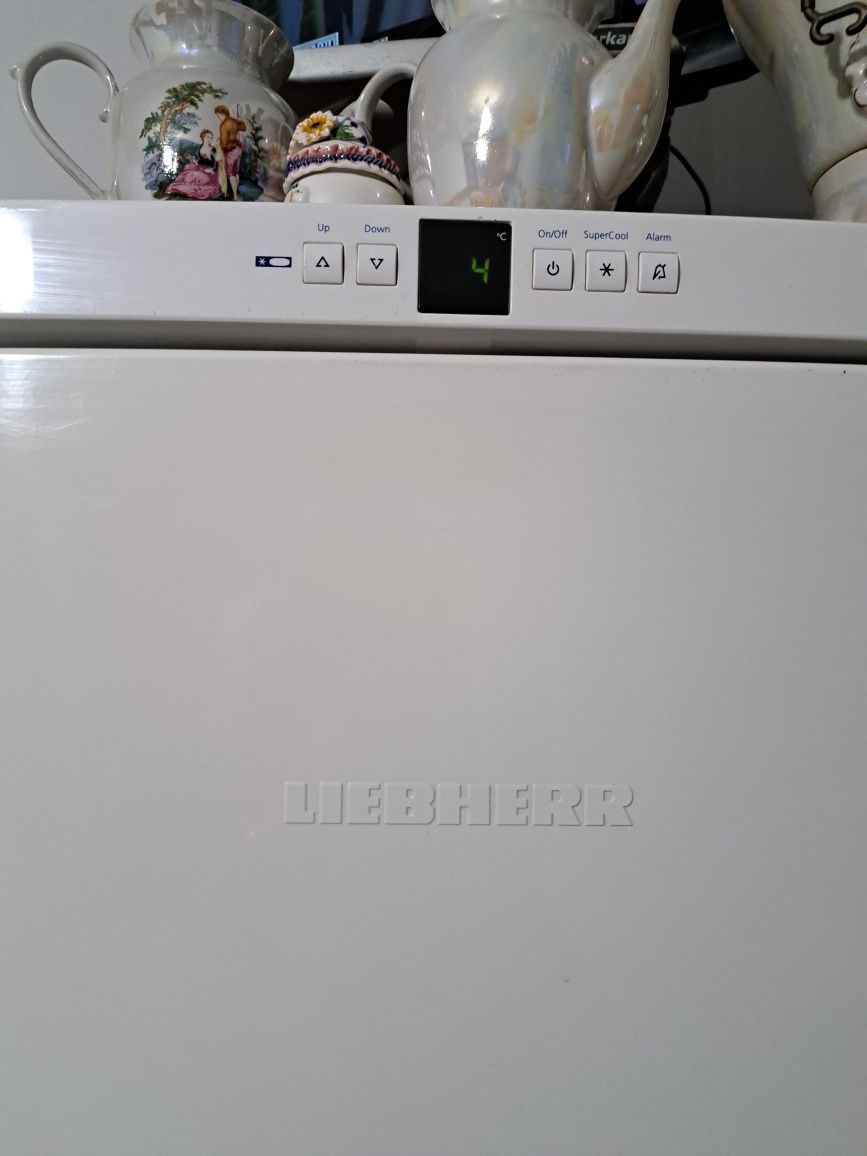 Продам робочий холодильник liebherr