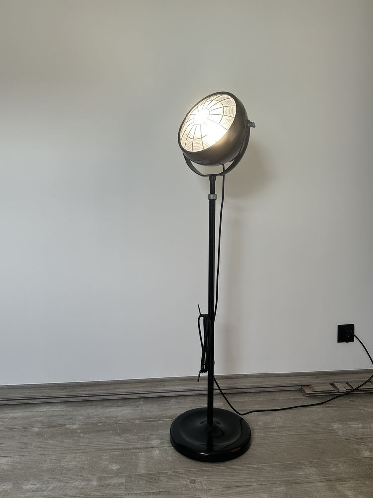 Czarna lampa stojąca 125 cm