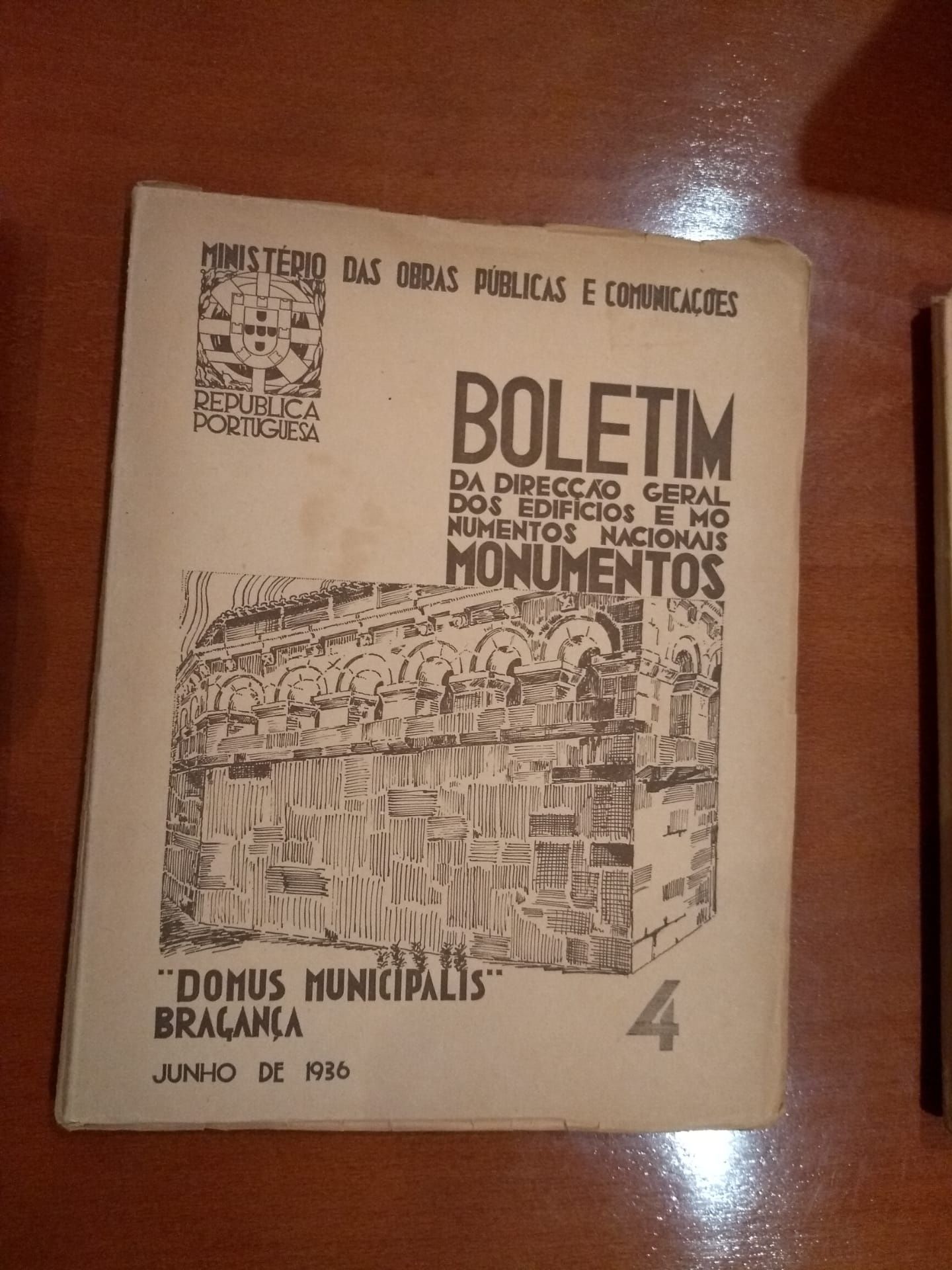 Boletins da Direcção Geral dos Edifícios e Monumentos Nacionais