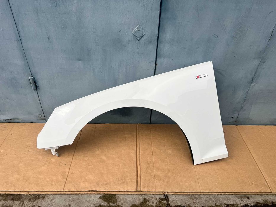 Audi A4 b9 8w0 крило оригінал наявність