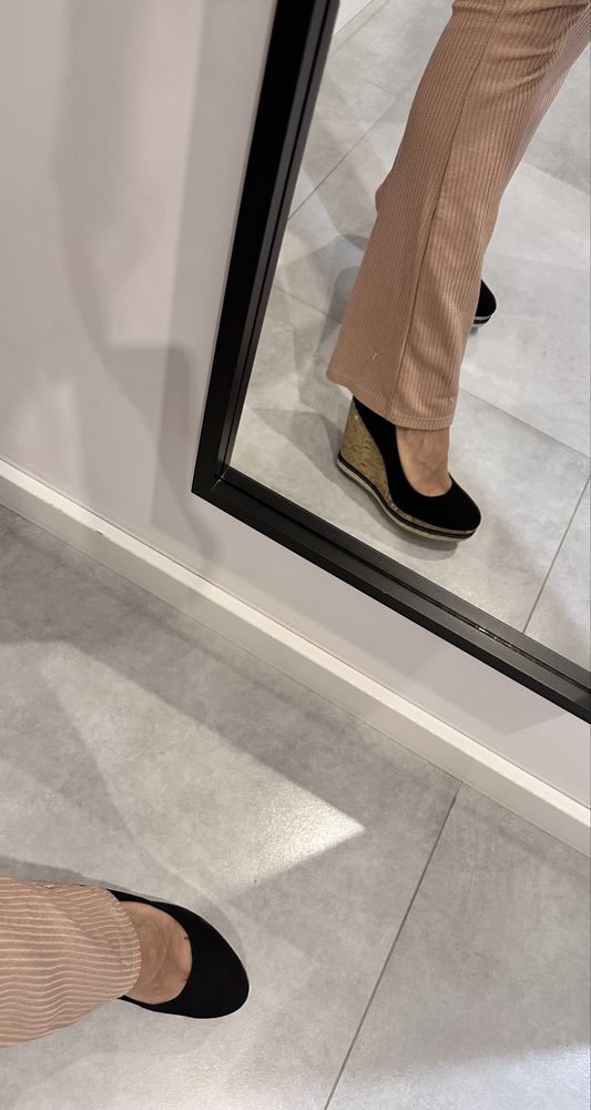 Buty na koturnie