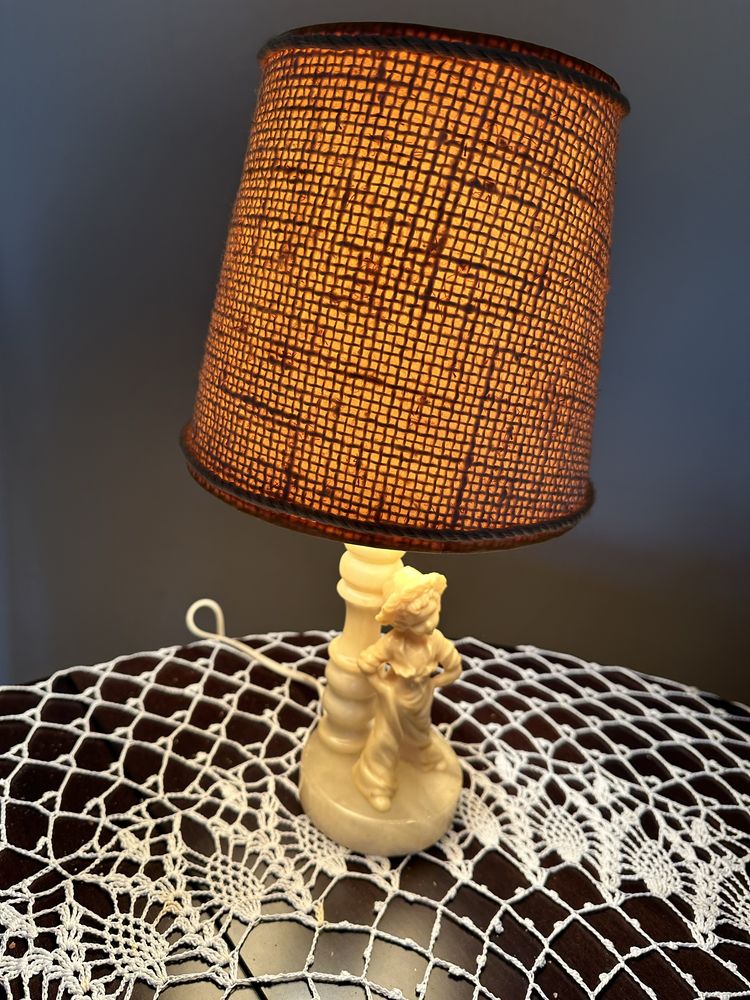 Lampka marmurowa z chlopcem