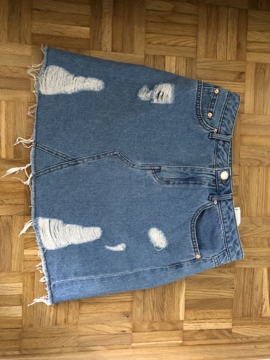 Spódnica jeansowa H&M z przetarciami modna