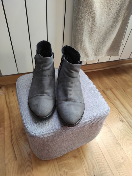 Szare botki  na zamek