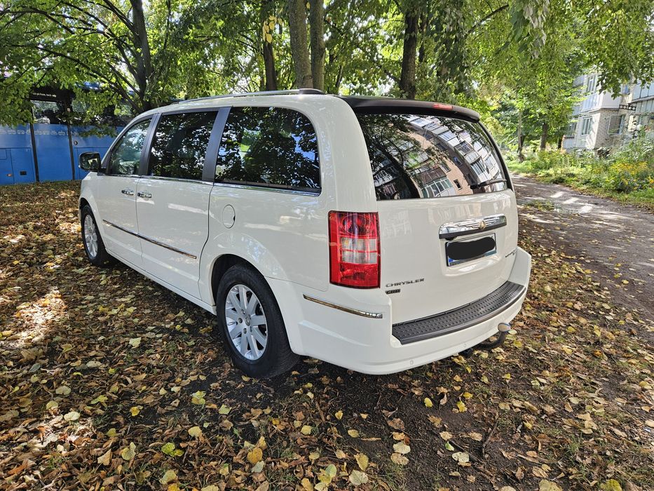 Chrysler Grand Voyager 2009 рік 2.8 дизель автомат 7 місць для військо