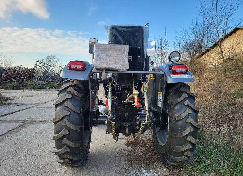 Мінітрактор Скаут XT 244: 24 к.с., 3-циліндровий, Повний Привід 4х4