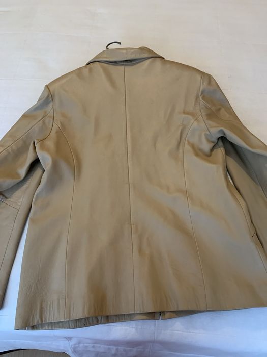 Blusao em pele bege