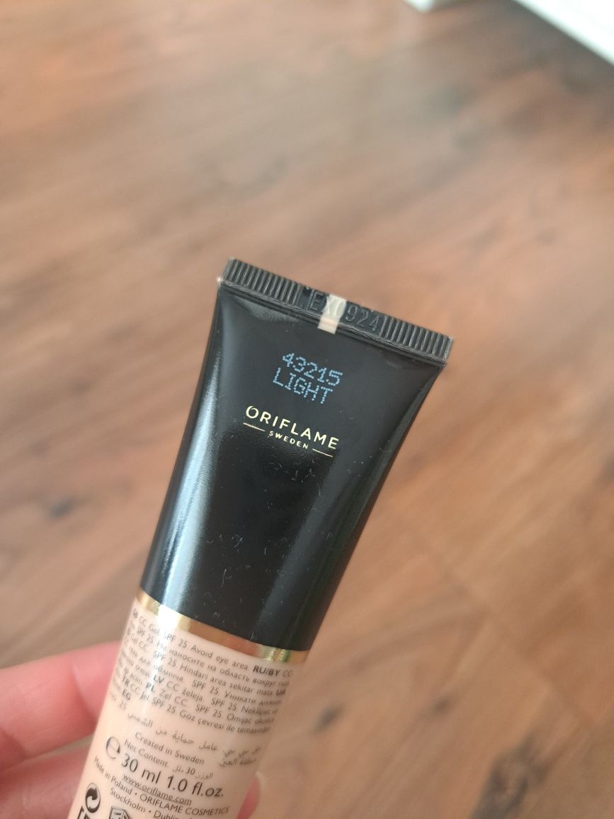 Krem rozświetlający cc Giordani Gold SPF 25