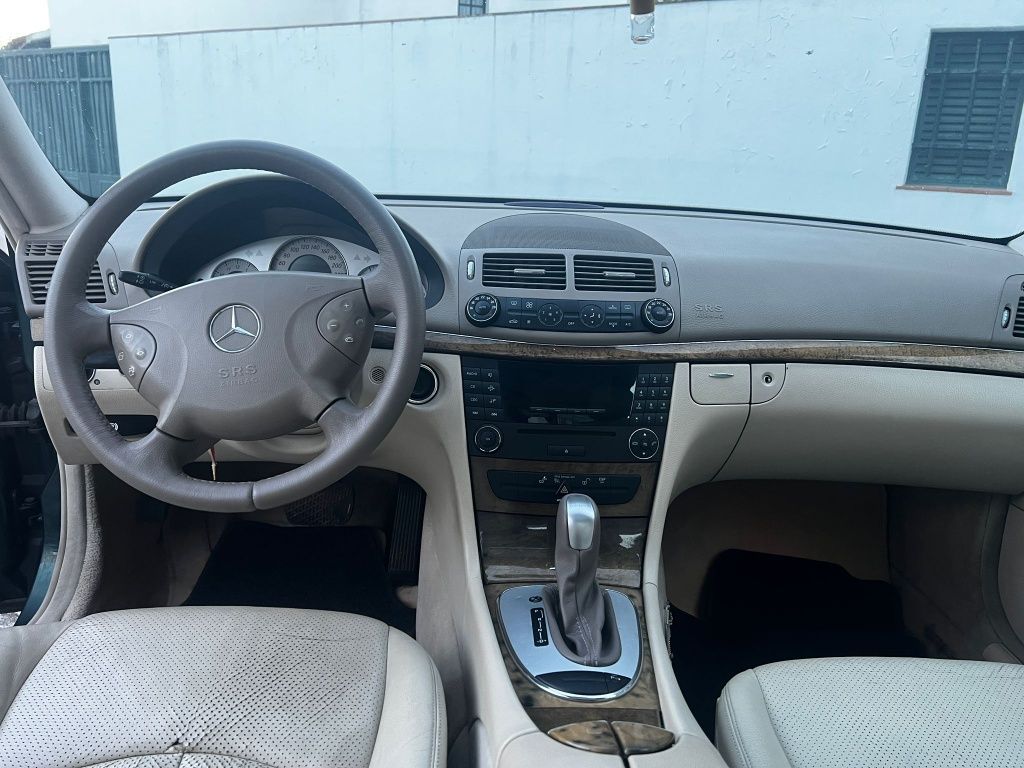 Mercedes W211 E280CDI Avantgard 
3.0 V6 CDI
Carro em mui