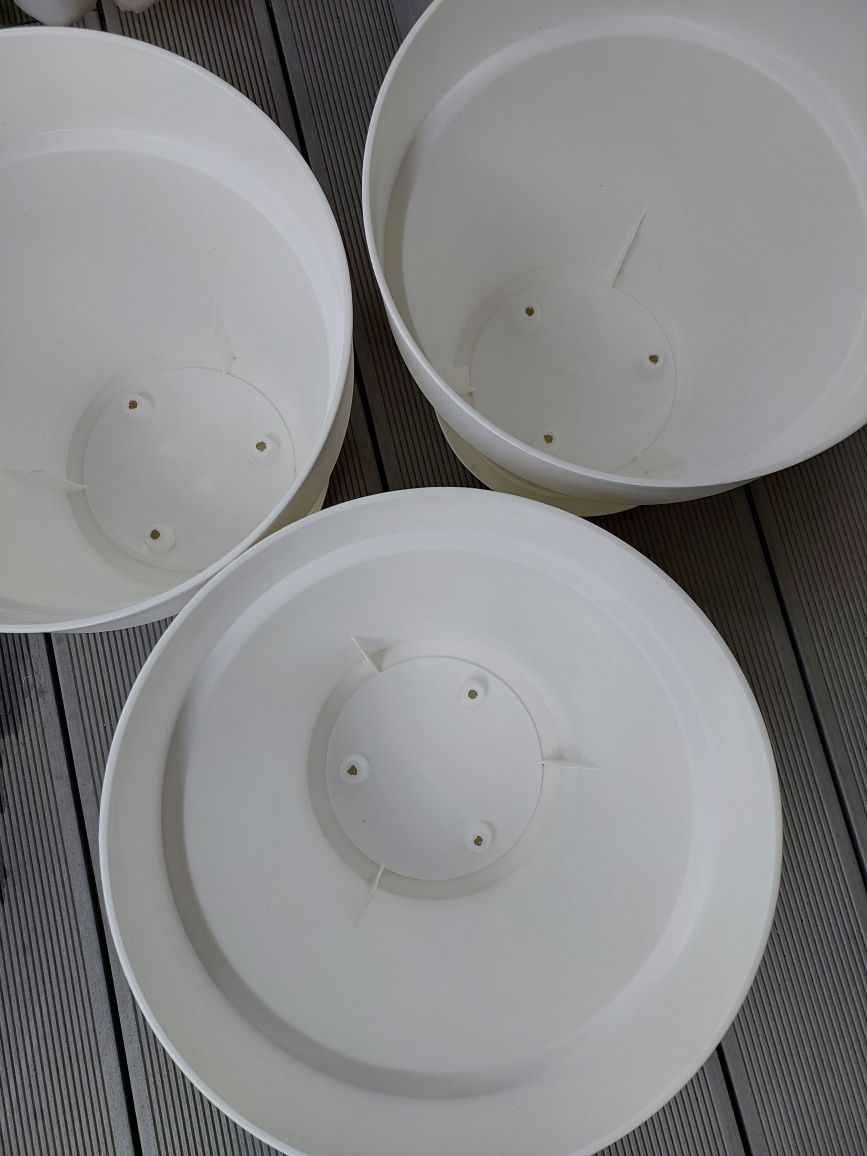 Donica biała plastkowa śr.30 cm wys. 26,6cm - 3 szt.