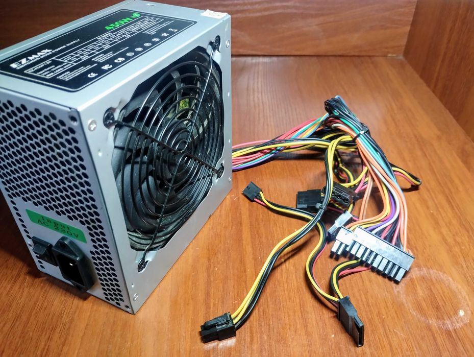 GIGABYTE GA-H81M-S1(сокет 1150) + i5-4460 3.2GHz + кулер