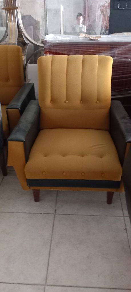 Sofas anos 60 em napa e tecido