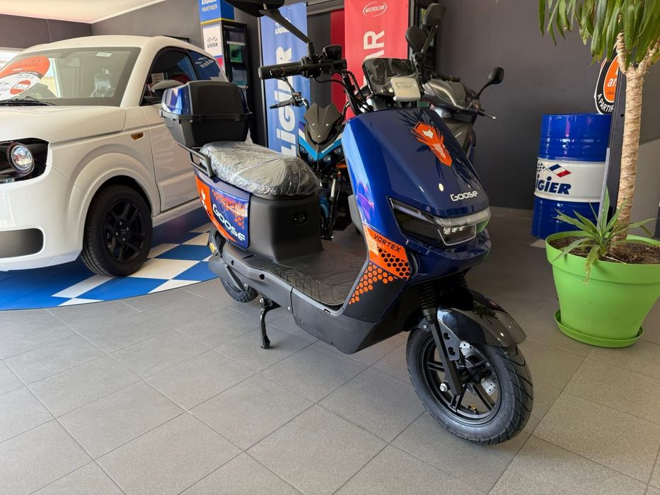 Scooter 100% eletrica , velocipede , bicicleta eletrica